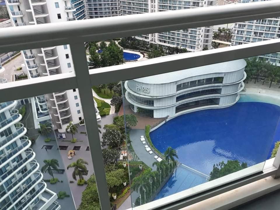Azure South - Wave Pool - Heart Of The City Paranaque City Dış mekan fotoğraf